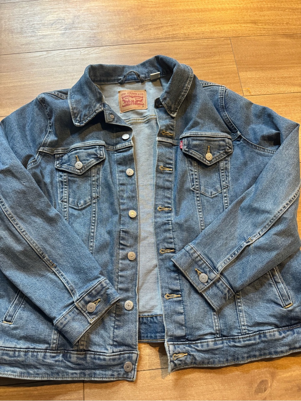 Levi's Light Blue Denim Jacket - Classic Trucker Style